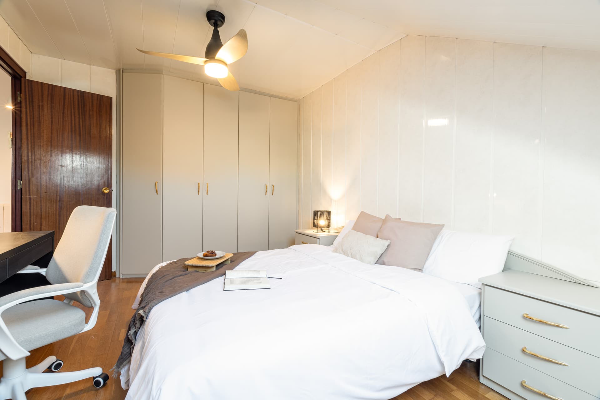 ALC98 - H4 UPSTAIRS PRIVATE BATHROOM