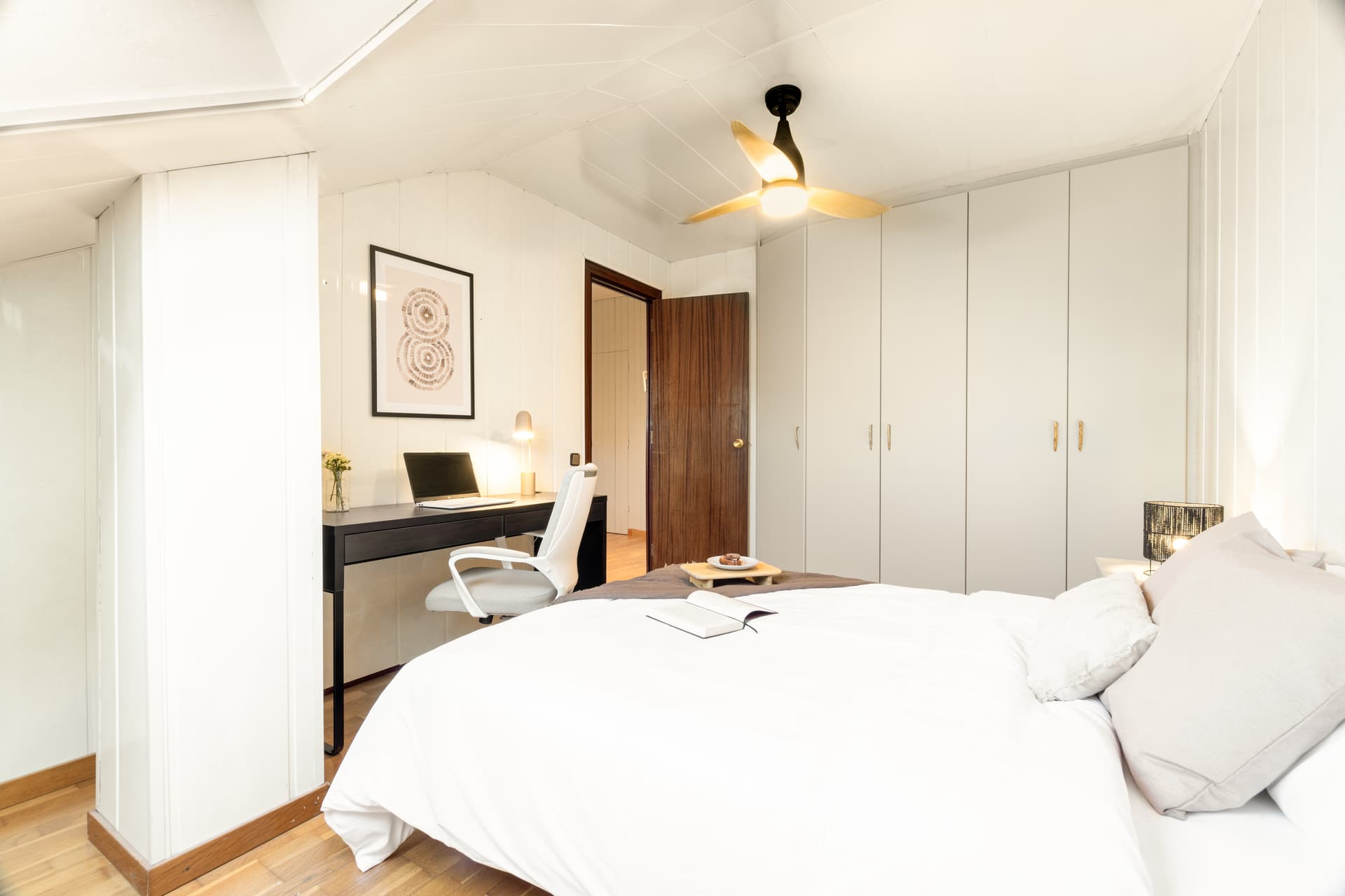 ALC98 - H4 UPSTAIRS PRIVATE BATHROOM