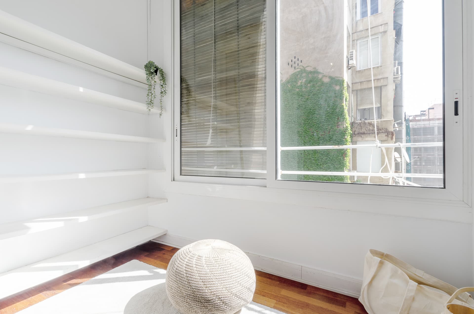 MUN254 - H5 BALCON INTERIOR