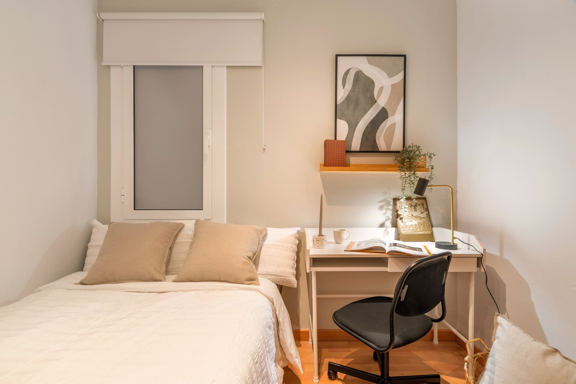 NUM20 - H2 WALKING CLOSET