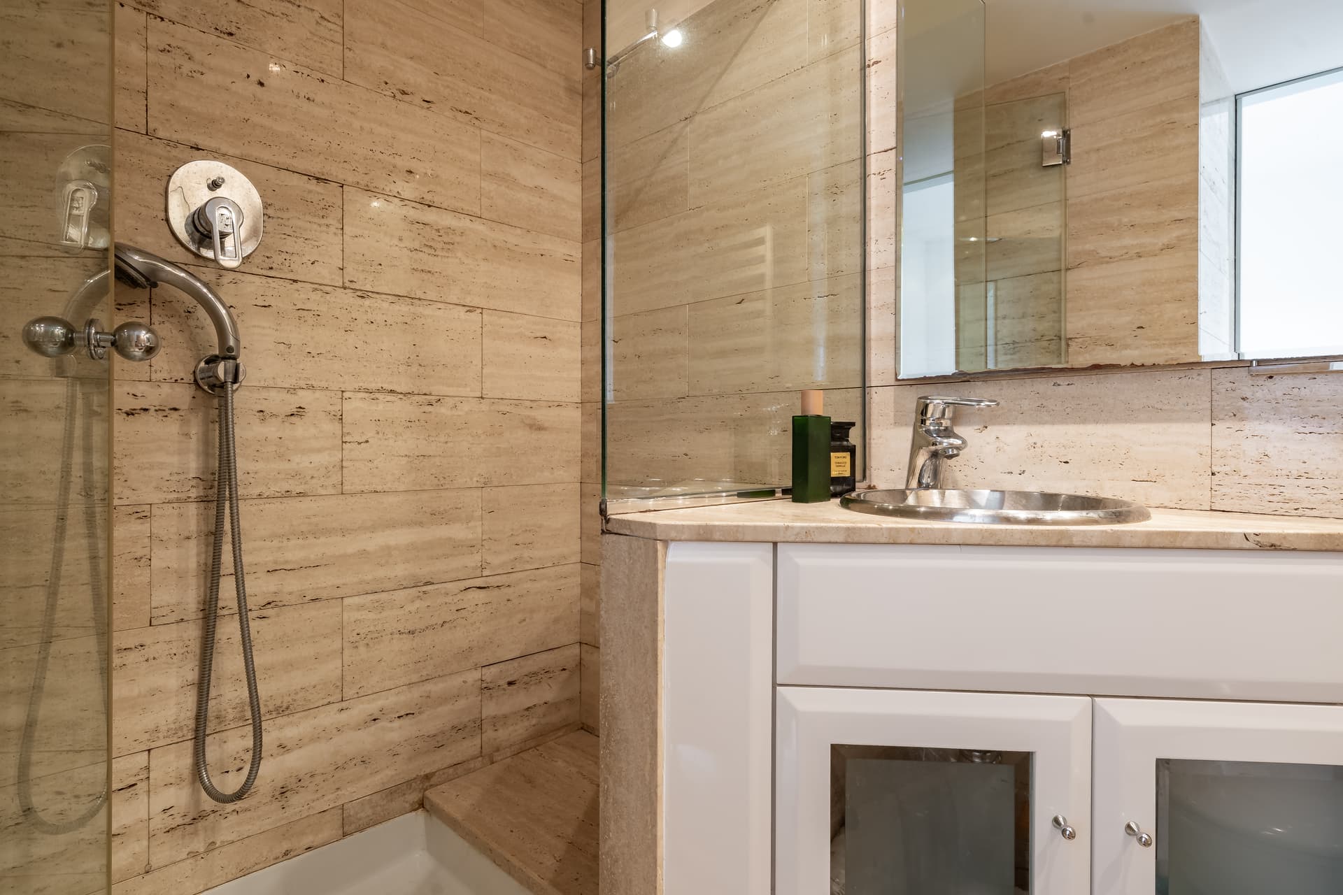 SE45 - H4 CELESTE CON BAÑO PRIVADO NO PAREJAS