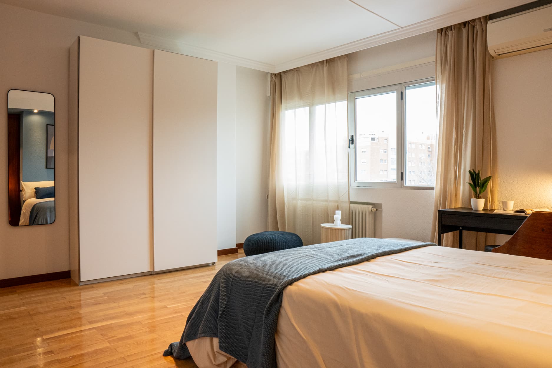 CAST244 - H4 grande salón