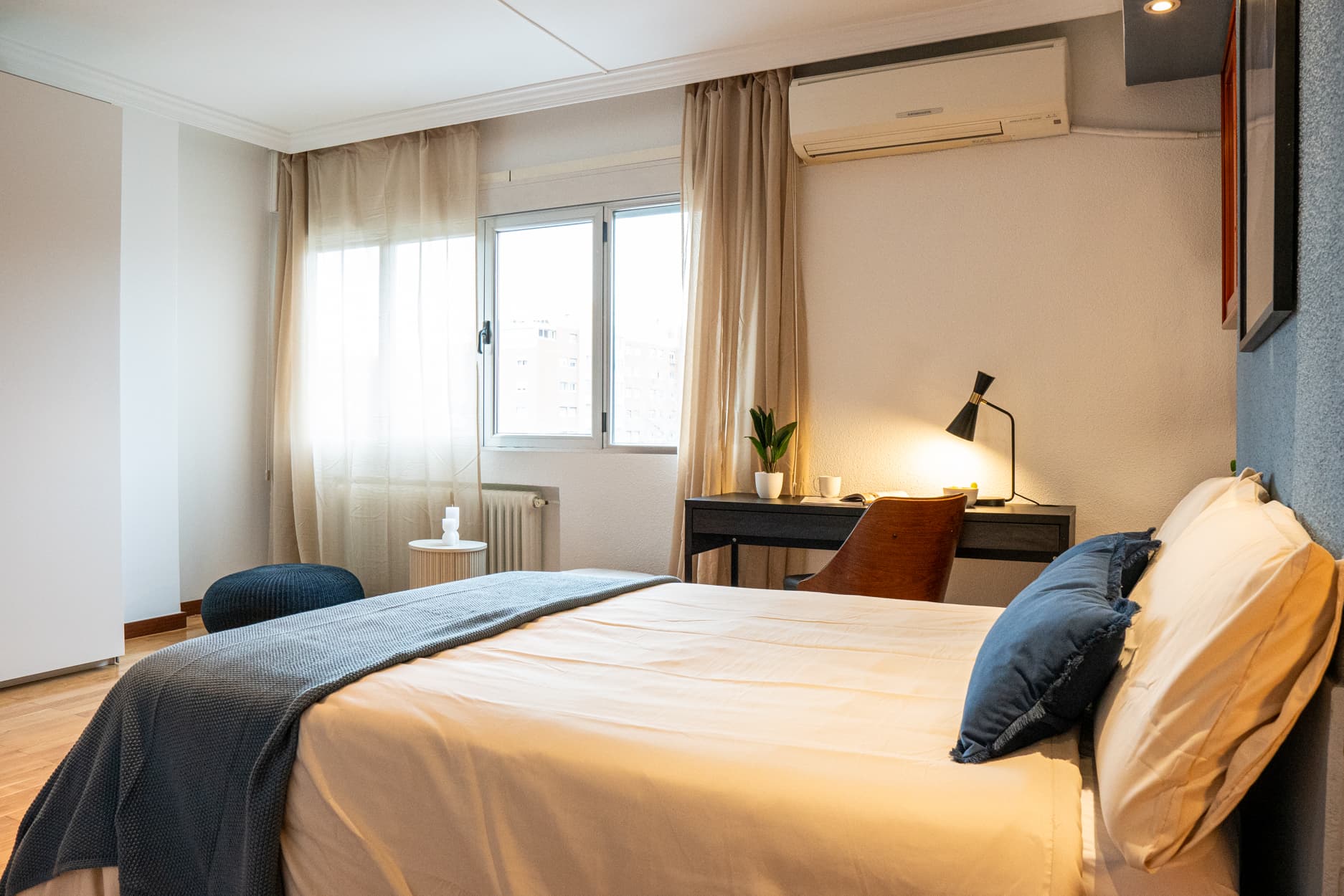 CAST244 - H4 grande salón